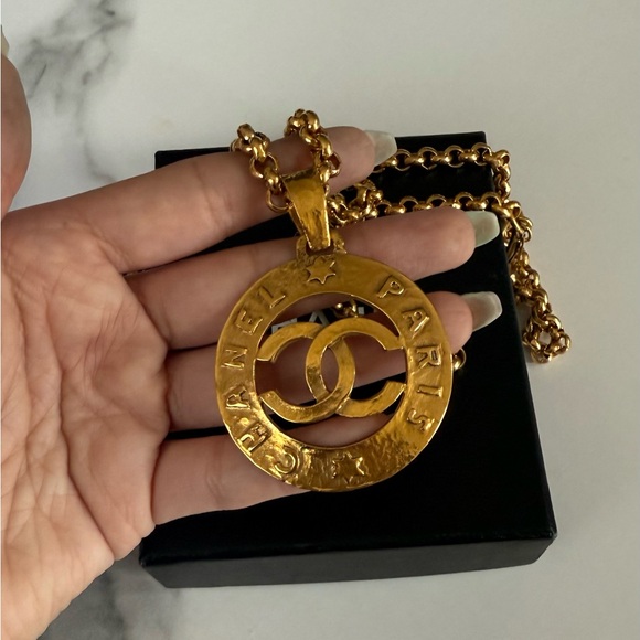 Statement Gold "CHANEL" CC Paris Large Pendant Chain Necklace - Picture 3 of 10